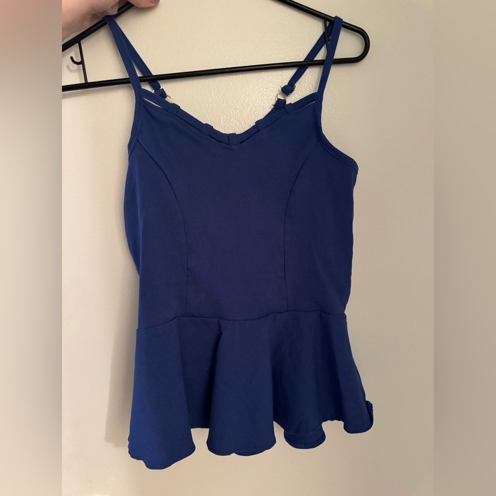 ♥️ 5x$15 Peplum top with keyhole